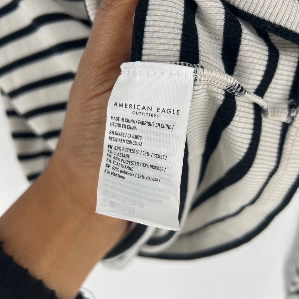 American Eagle Ribbed Black & White Striped Off-Shoulder Long Sleeve Crop Top L - Picture 7 of 12